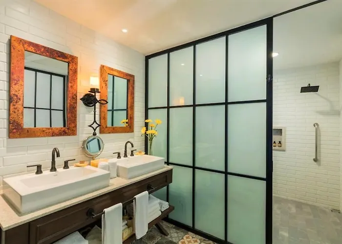 Enchanting 2 Bedroom With In Cabo Apartment